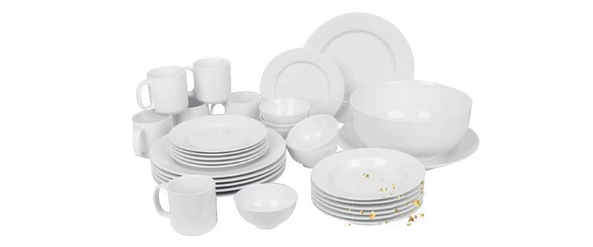 Pile d'assiettes blanches